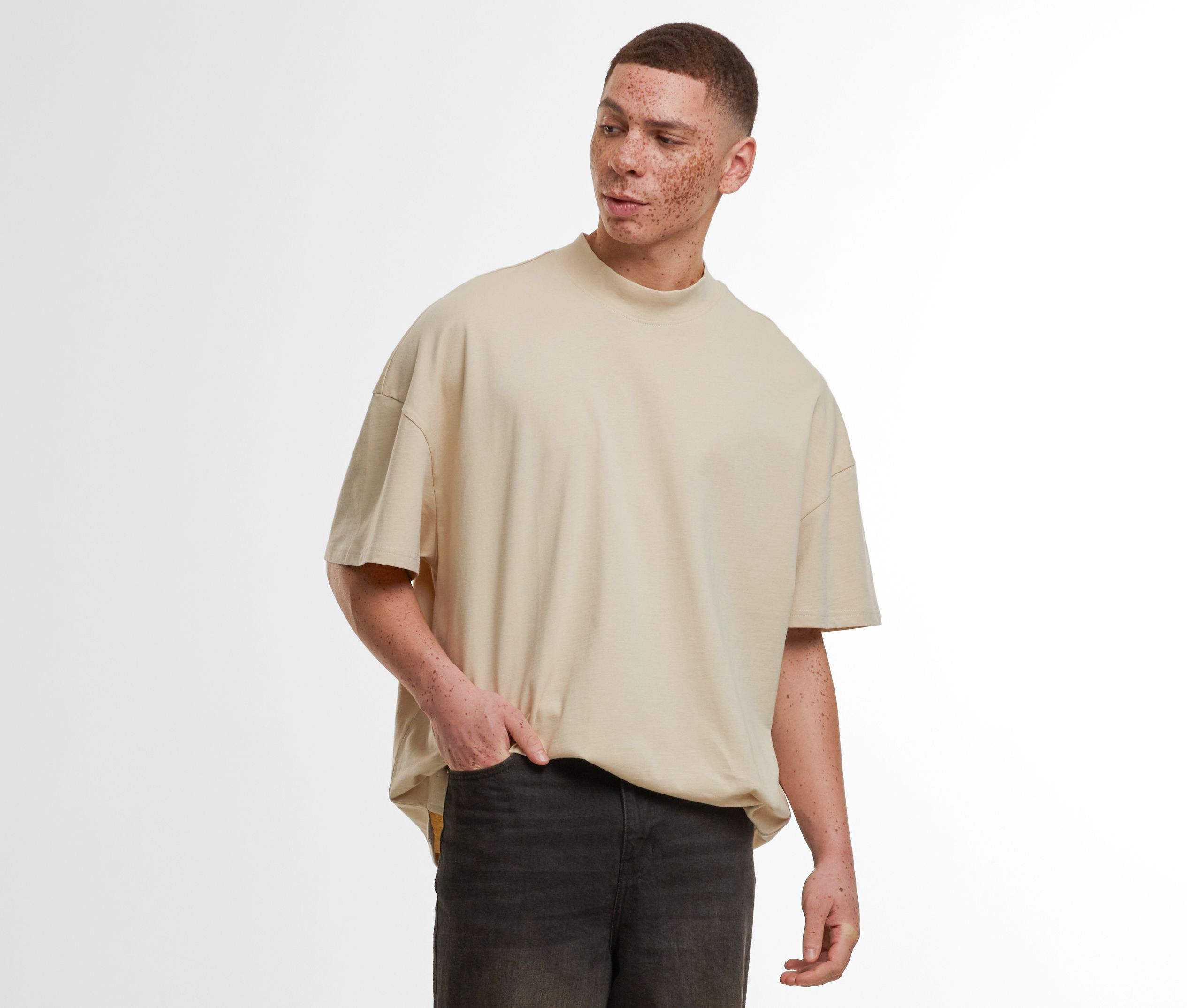 OVERSIZED MOCK NECK TEE